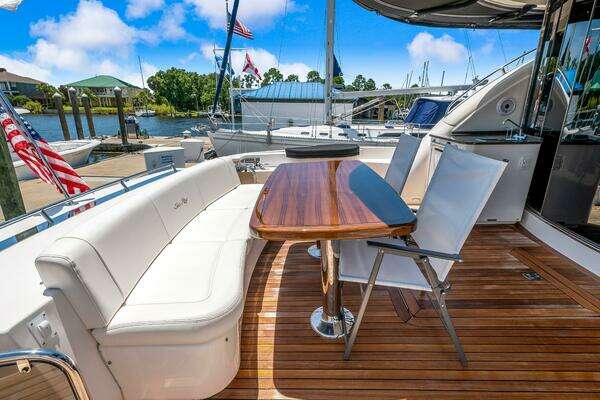 Sea Ray 610 SUNDANCER Yacht For Sale
