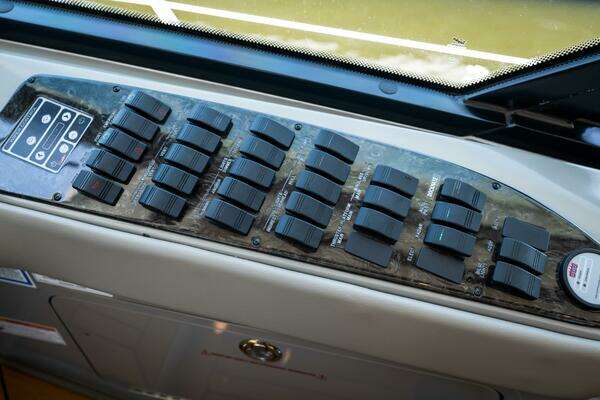 Sea Ray 610 SUNDANCER Yacht For Sale