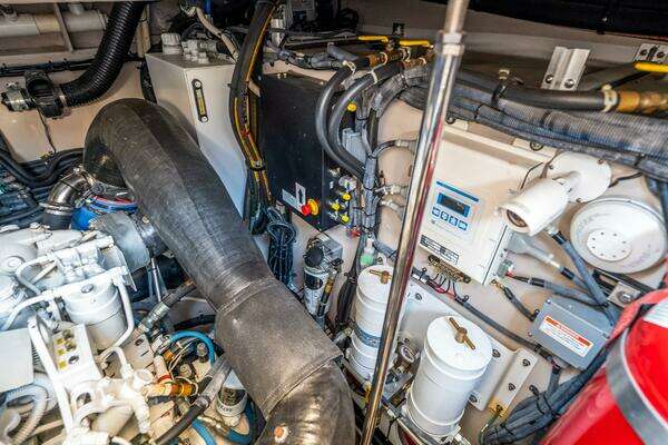 Sea Ray 610 SUNDANCER Yacht For Sale