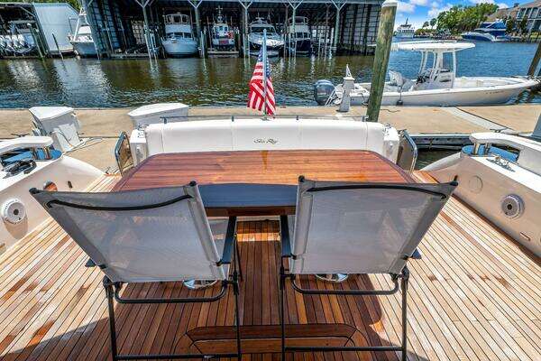 Sea Ray 610 SUNDANCER Yacht For Sale