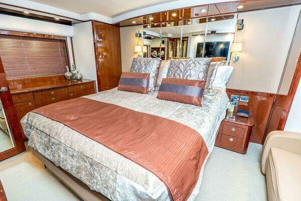 Sea Ray 610 SUNDANCER Yacht For Sale
