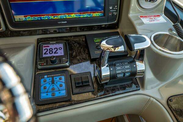 Sea Ray 610 SUNDANCER Yacht For Sale