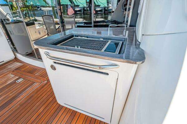 Sea Ray 610 SUNDANCER Yacht For Sale