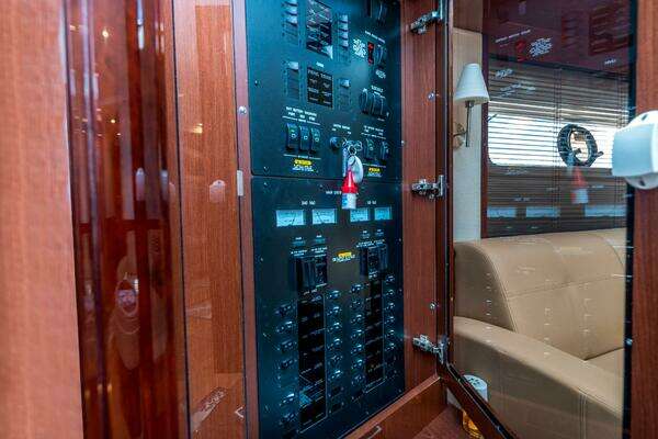 Sea Ray 610 SUNDANCER Yacht For Sale