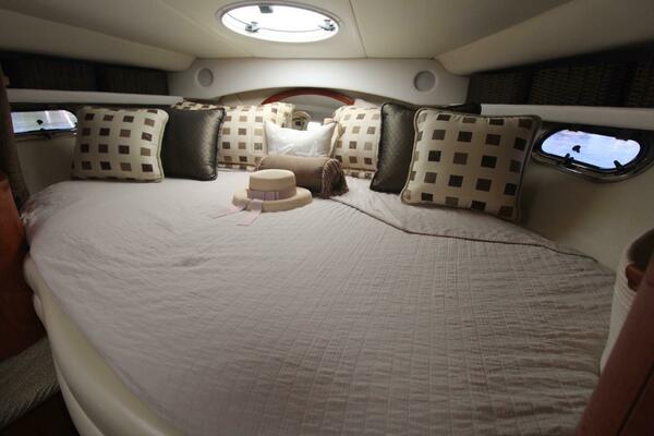 34ft Four Winns Yacht For Sale