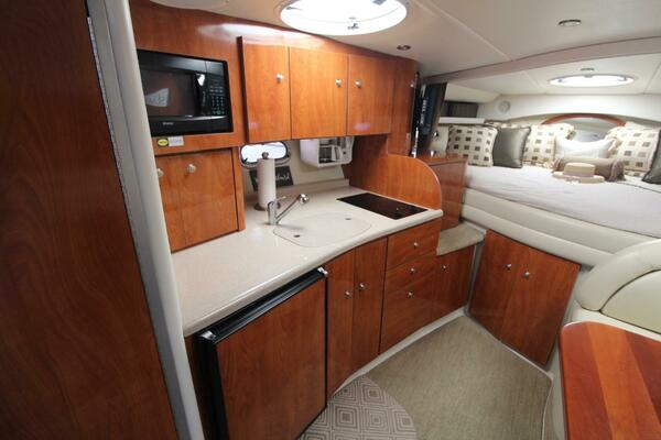 34ft Four Winns Yacht For Sale