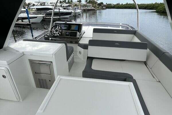 Galeon 500 FLY Yacht For Sale