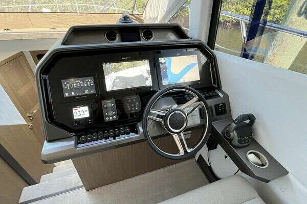 Galeon 500 FLY Yacht For Sale