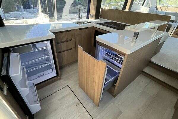 Galeon 500 FLY Yacht For Sale