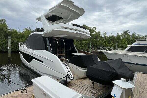 Galeon 500 FLY Yacht For Sale