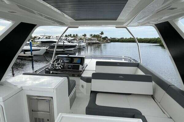 Galeon 500 FLY Yacht For Sale