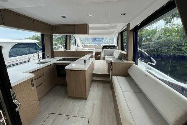 Galeon 500 FLY Yacht For Sale