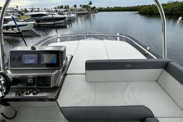 Galeon 500 FLY Yacht For Sale