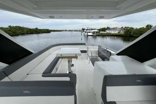 Galeon 500 FLY Yacht For Sale