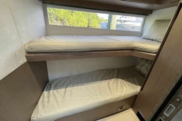 Galeon 500 FLY Yacht For Sale