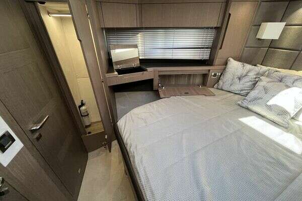 Galeon 500 FLY Yacht For Sale