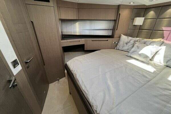 Galeon 500 FLY Yacht For Sale