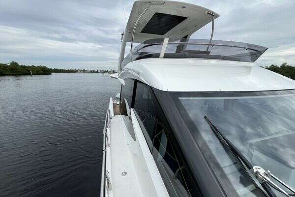 Galeon 500 FLY Yacht For Sale