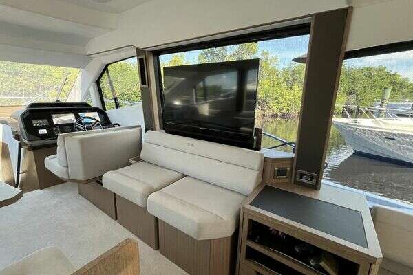 Galeon 500 FLY Yacht For Sale