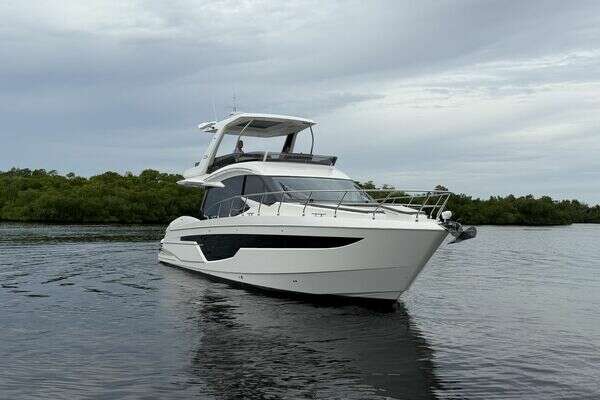 Galeon 500 FLY Yacht For Sale