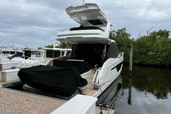 Galeon 500 FLY Yacht For Sale