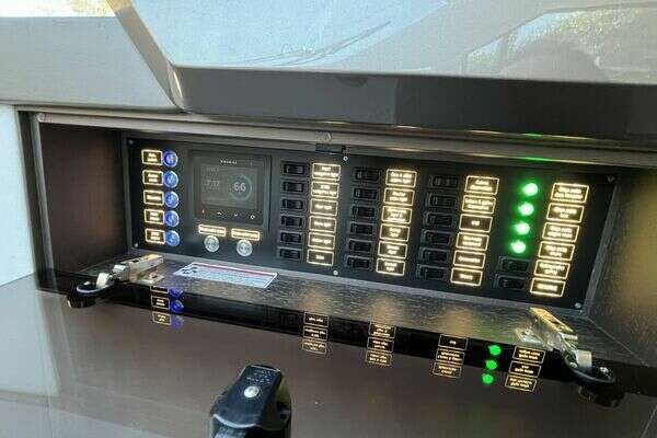 Galeon 500 FLY Yacht For Sale