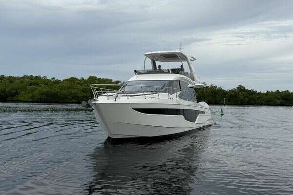 Galeon 500 FLY Yacht For Sale