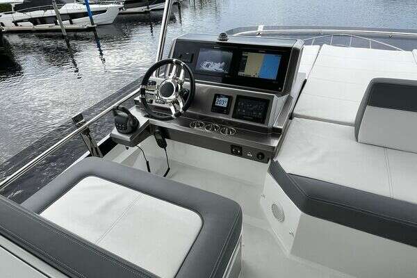 Galeon 500 FLY Yacht For Sale