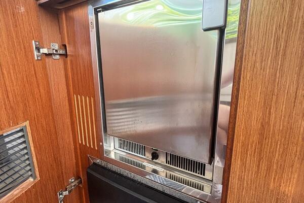 42ft Bavaria Yacht For Sale