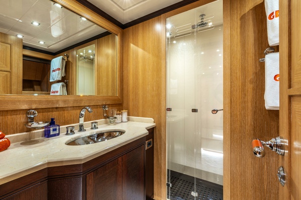 GRAZIADIU 109ft Overmarine Yacht For Sale