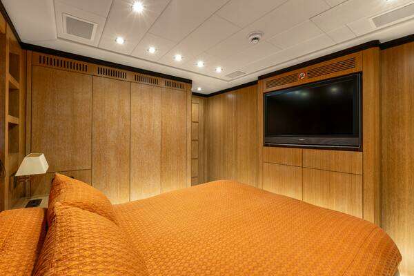 Overmarine Mangusta 108 Yacht For Sale