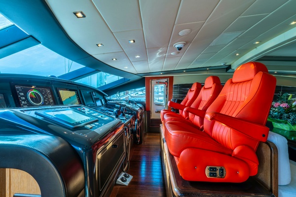 GRAZIADIU 109ft Overmarine Yacht For Sale