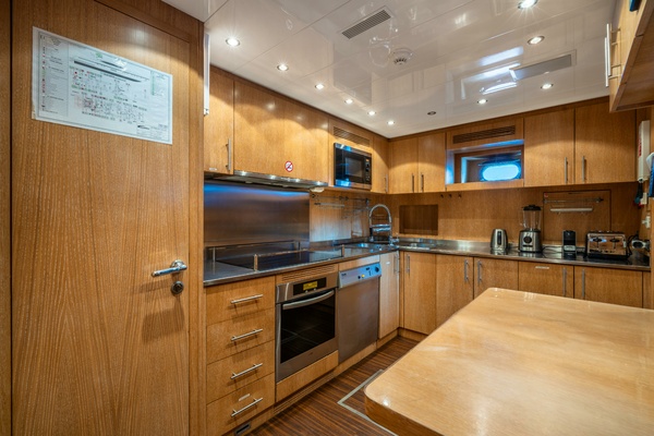 GRAZIADIU 109ft Overmarine Yacht For Sale
