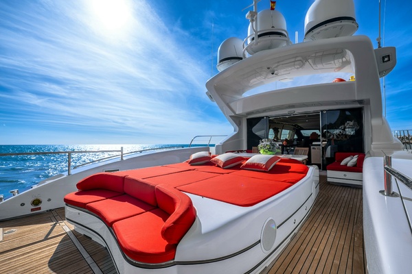GRAZIADIU 109ft Overmarine Yacht For Sale