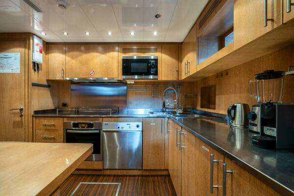 Overmarine Mangusta 108 Yacht For Sale