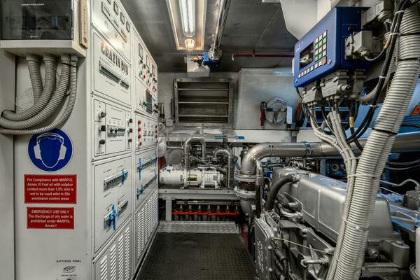 GRAZIADIU 109ft Overmarine Yacht For Sale