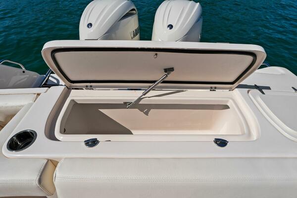 Grady White 275 Freedom 2025 - Cockpit Storage 
