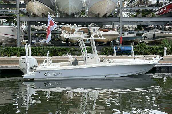 Photo of the 2022 Robalo Cayman 246 SD