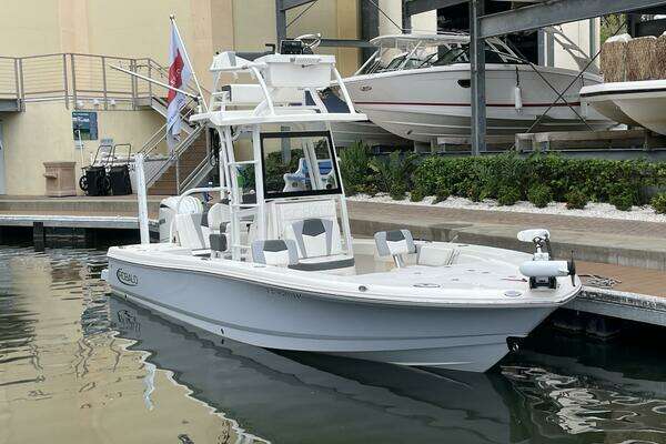 Photo of the 2022 Robalo Cayman 246 SD