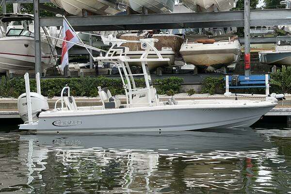 Photo of the 2022 Robalo Cayman 246 SD