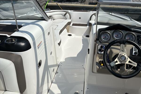 24ft Yamaha Boats Yacht For Sale