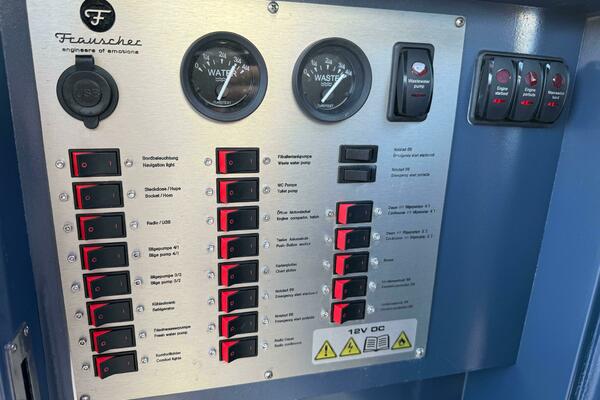 32ft Frauscher Yacht For Sale