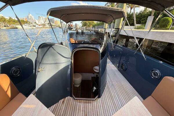 32ft Frauscher Yacht For Sale