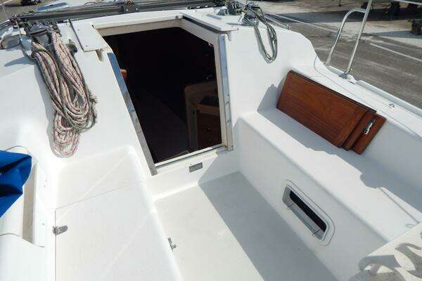 Photo of the 1997 Catalina 28 Mk II "Leon"