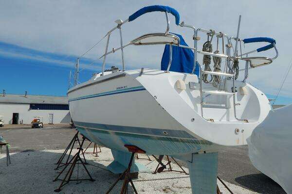 Photo of the 1997 Catalina 28 Mk II "Leon"