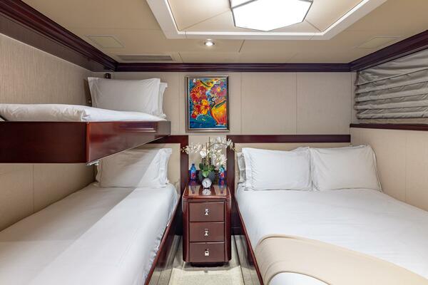 Forward Starboard Guest Stateroom