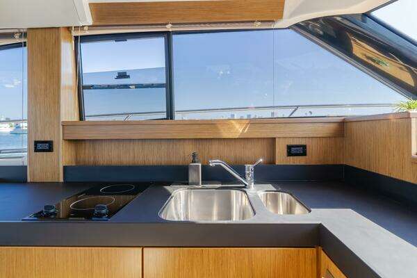 Bavaria Virtess 420 Yacht For Sale