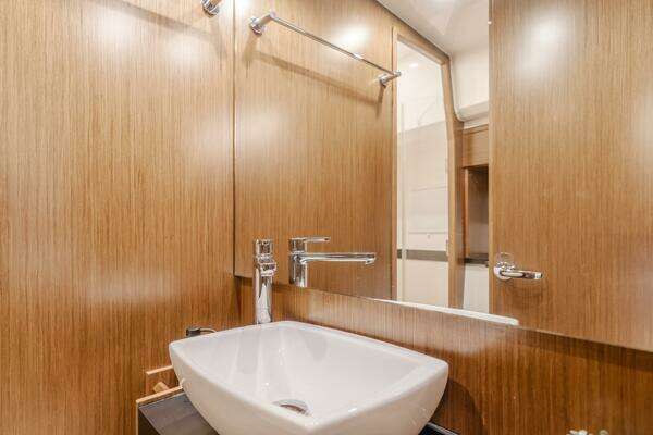 Bavaria Virtess 420 Yacht For Sale