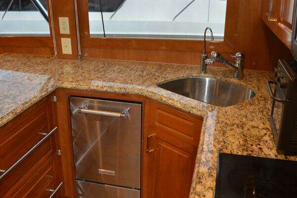 Hatteras Convertible Yacht For Sale