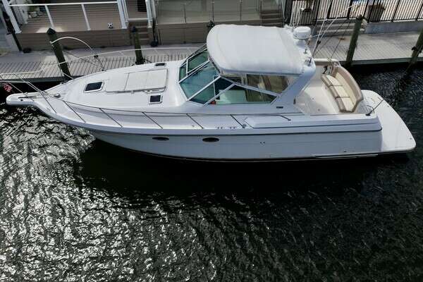 35-ft-Tiara Yachts-2000-3500 Express-Amejaie II North Miami Beach  Florida United States  yacht for sale 35-ft-Tiara Yachts-2000-3500 Express-Amejaie II North Miami Beach  Florida United States  yacht for sale